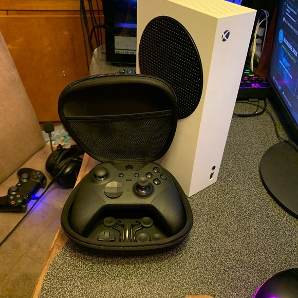 Xbox series s with a scuff controller - Picture 5 of 5